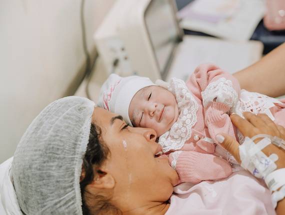 Parto Cesárea de Nascimento Isis