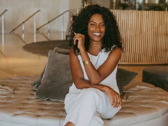 Corporativo de Erika Guarniere