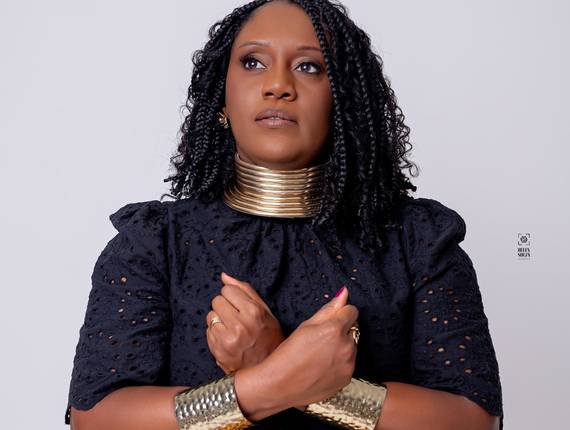 Corporativo de Adriana Dias