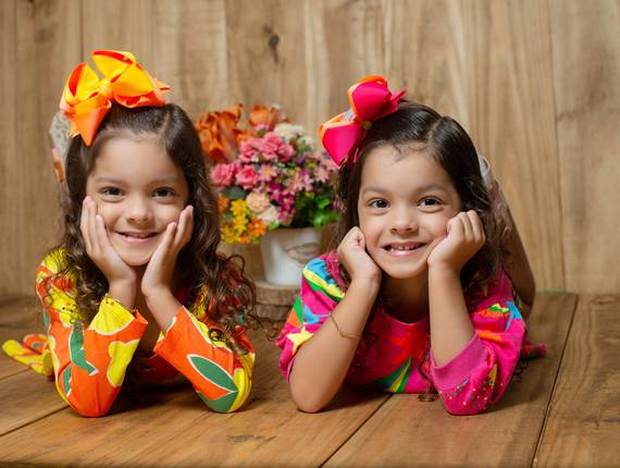 Ensaio Infantil de Sophia e Mariah - Primavera no estúdio 