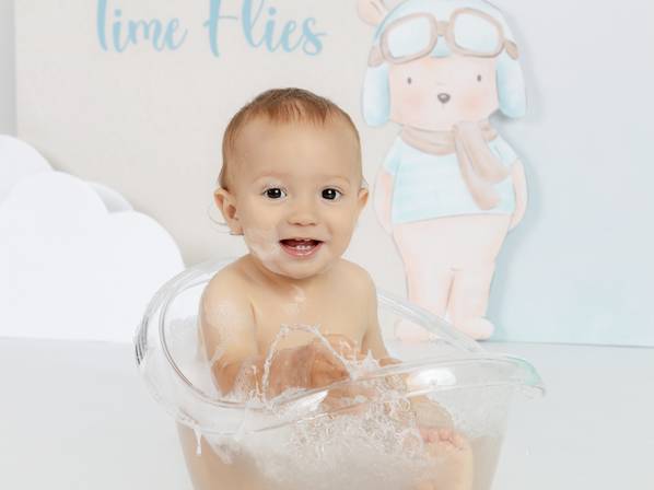 Smash the Cake de Sessão Smash the Cake em Paredes – Celebrando o Primeiro Aniversário do Matias