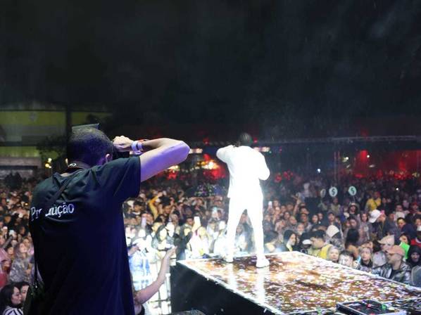 evento de DEIXA EM OFF                        ARTISTICO                 FESTA do Chefe       