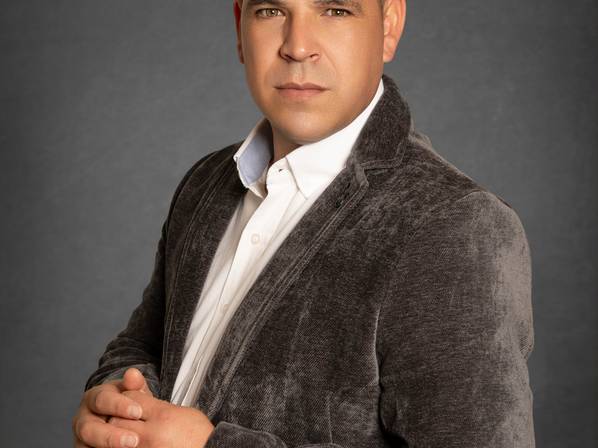 RETRATOS CORPORATIVOS de Jorge Pintos e Melani Mitchell- retratos para campanha política SENADO