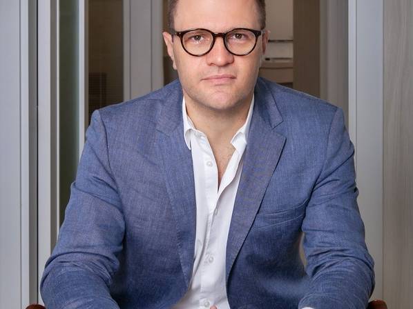 Ensaio Corporativo  de Dr. Rafael Stevan Noel 