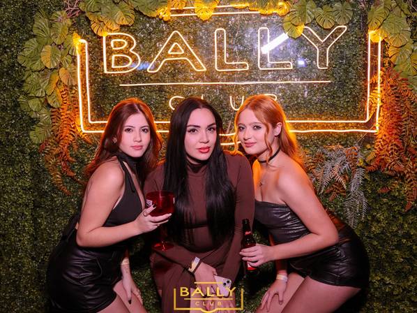 BALLY HOUSE  de SABADOU NA BALLY