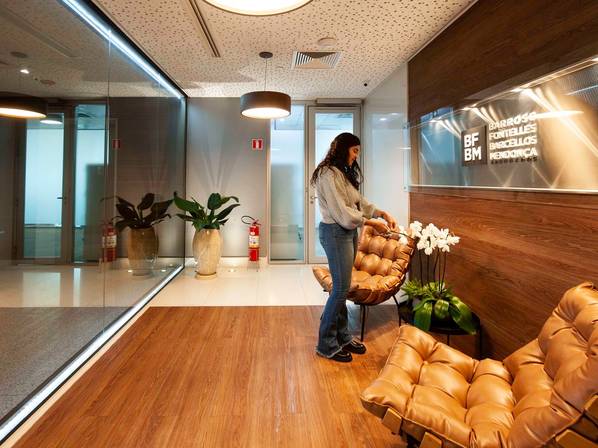 Arquitetura e Design de Interiores de Fotografia de Arquitetura em SP -  Escritório de Advocacia  Assinado pela Arquiteta Gabriella Clivati