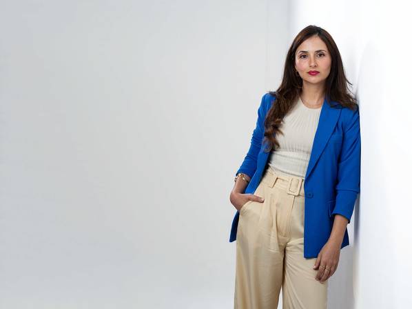 Retrato Corporativo  de Ensaio de Perfil Profissional Feminino em Estúdio  Fotográfico - SP - Dra Ariadne Godinho