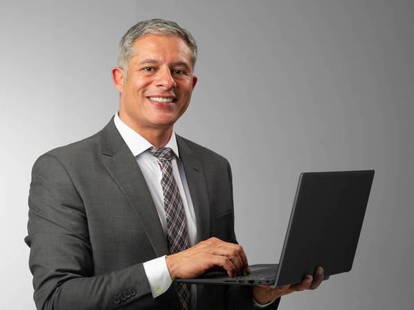 Retrato Corporativo  de Ensaio Fotográfico Corporativo em estúdio no Centro de SP - Luiz Otávio - Administrador de Empresas