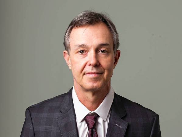 Retrato Corporativo  de Ensaio fotográfico de Perfil Corporativo  em SP - Dr. Favius, um Profissional de Estilo Moderno e Visão