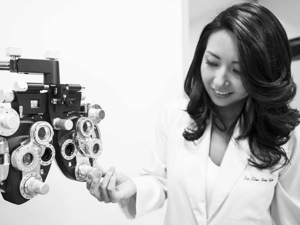 Fotografia Corporativa Lifestyle de Ensaio Fotográfico Perfil Profissional em SP - Dra Milena Chibana - Oftalmologista