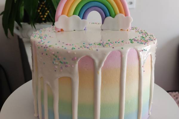 Bolo Decorado Arco Iris