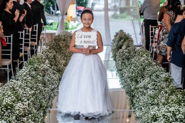 AFINAL EXISTE UMA QUANTIDADE DE PAJENS E DAMINHAS NO CASAMENTO