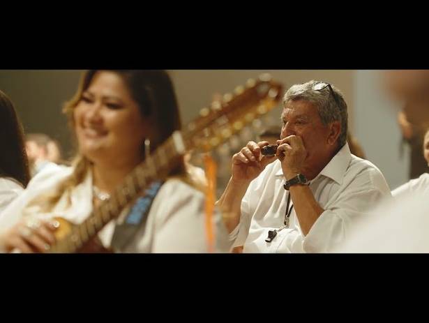 DOCUMENTARIOS de viola não toca só notas — ela conta histórias.