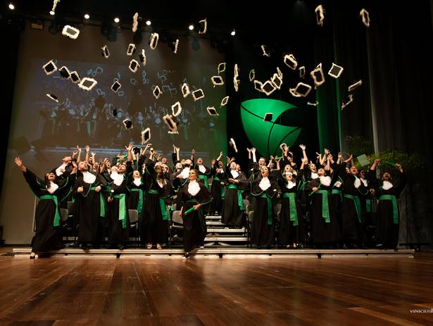 Formatura de Alyne Liliane - Ed. Física