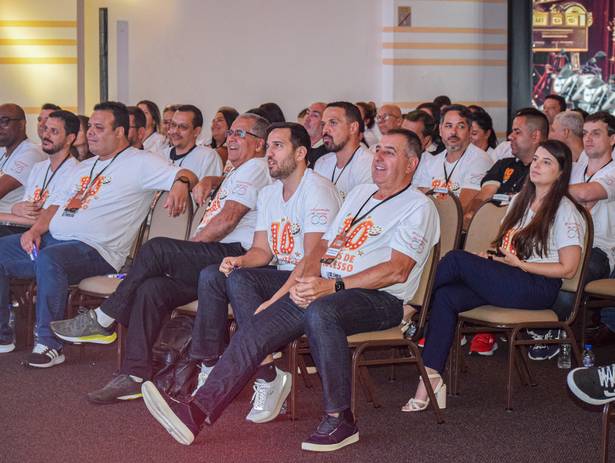 Corporativos de 10 anos 4 Elos Distribuidora