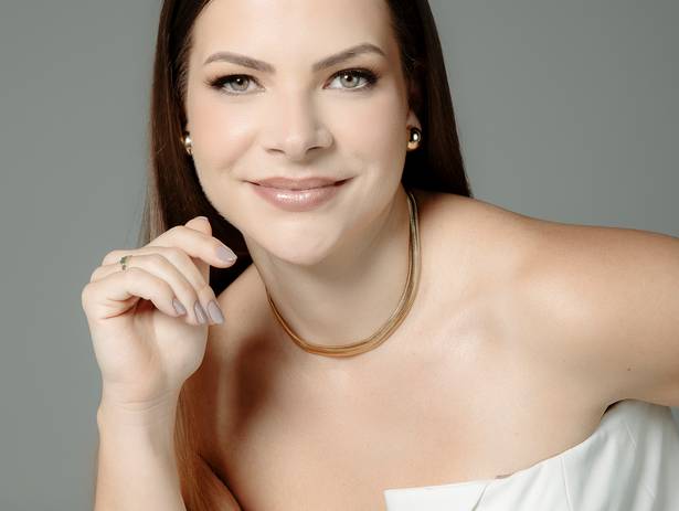 Posicionamento de Imagem de Dra Mariana Pinheiro - Cirurgiã Plástica