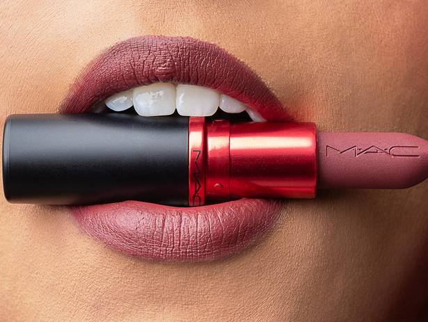 Moda de Releitura da campanha Viva Glam MAC Cosmetics. Fotografia, posicionamento de marca e representatividade