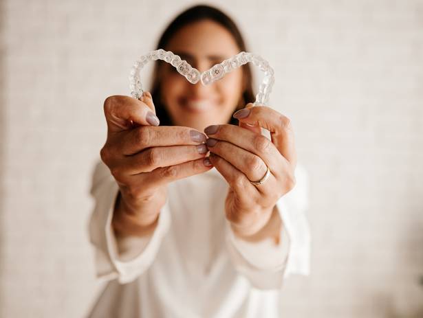 Marca Pessoal de Dra Mônica Bertoni_Ortodontista especialista em Invisalign