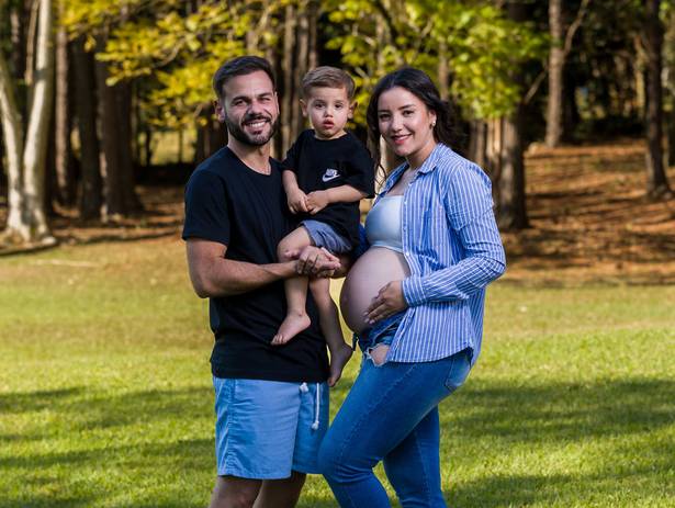 Gestante de A Doce Espera do Leonardo: Ensaio de Família e Gestante ao Ar Livre em Vinhedo