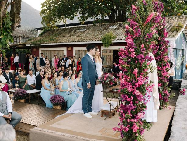 Casamentos de Casamento na Praia: Por que o Litoral Norte de SP e o Guarujá São os Destinos Perfeitos