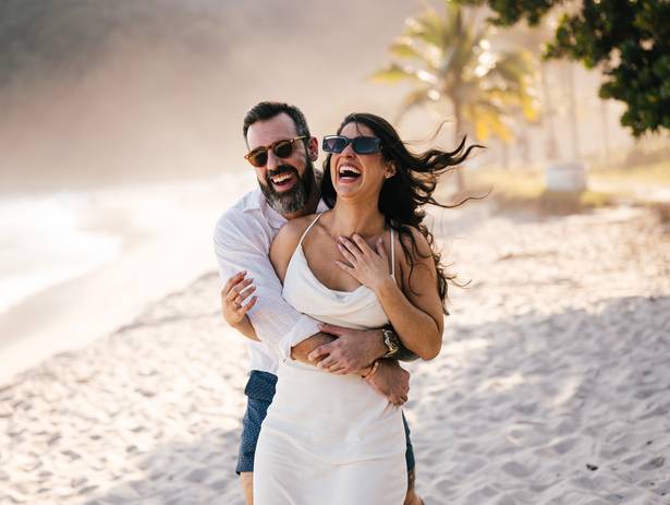 Pré Wedding de 🌅 Ensaio Pré-Wedding na Praia da Jureia em São Sebastião: Bruna e Luiz