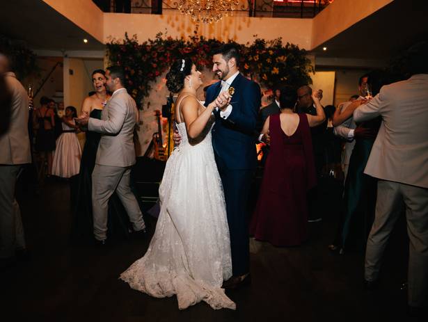 Casamentos Salão de Casamento no Chalé Quintal em São Paulo: quando o pet levou as alianças e emocionou todo mundo