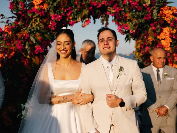 Casamento na Praia  de Casamento ao pôr do sol no Ilha Porchat: Bárbara e Lucca viveram um dia inesquecível em São Vicente