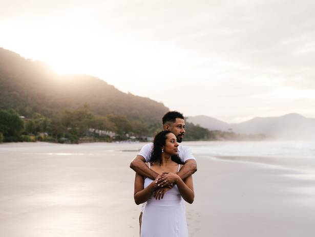 Pré Wedding de Ensaio Pré Wedding ao Amanhecer em Juquehy: A Magia do Outono no Litoral Norte de São Paulo