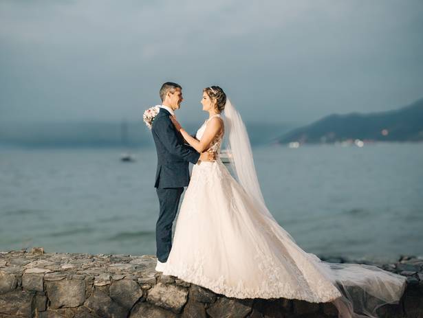 Casamento na Praia  de Casamento na Viela da Praia em São Sebastião - SP