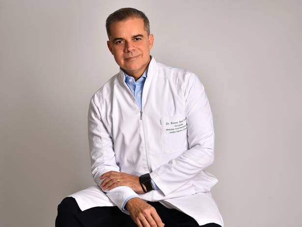 RETRATO CORPORATIVO de Retrato Roney Santana - Ortopedia