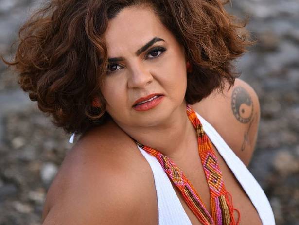 METAMORFOSE de  Débora Nascimento