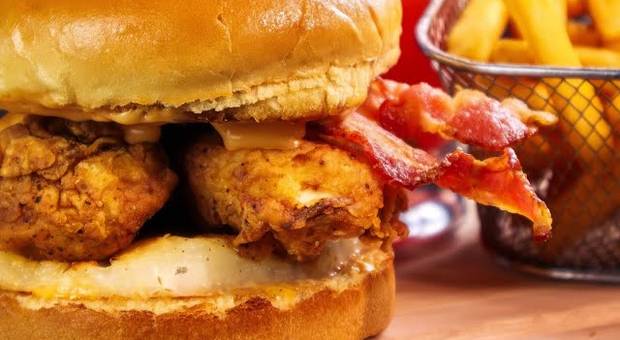 Gastronomia de The Rooster | Burguer Tropical