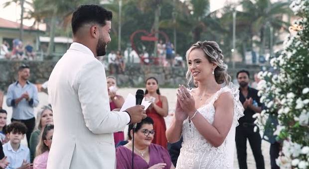 CASAMENTOS (FILME) de CASAMENTO NA PÉ NA AREIA NA CASA CANOA (GUARUJÁ-SP) | MARI E AIRTON