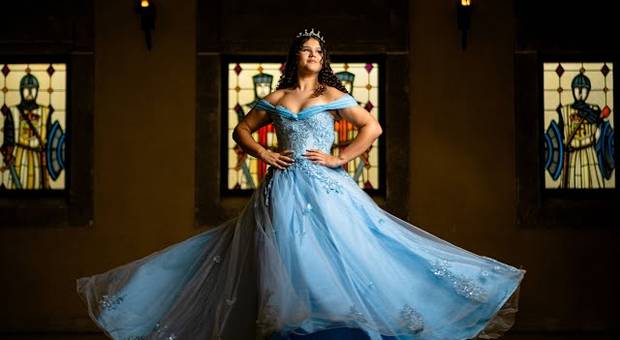 Aniversário de Save The Date | Cinderela | Multiverso | Debutante   Mariana