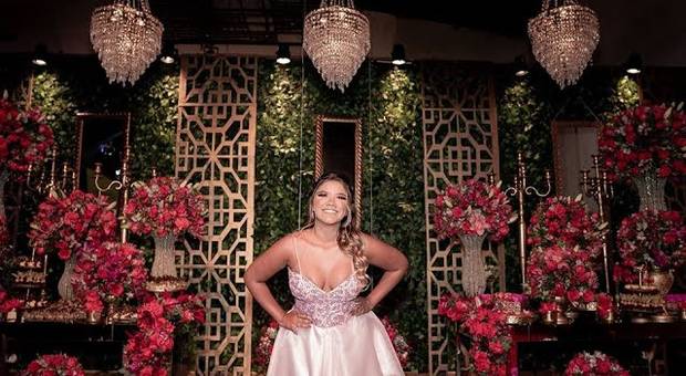 15 ANOS (FILME) de DEBUTANTE MARIA EDUARDA