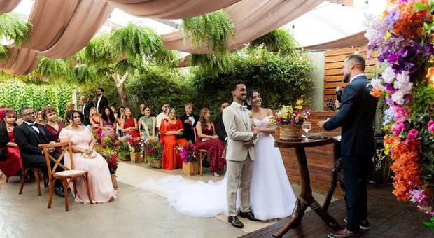 CASAMENTOS (FILME) de CASAMENTO NO QUINTAL DA BELLA - GUARUJÁ-SP