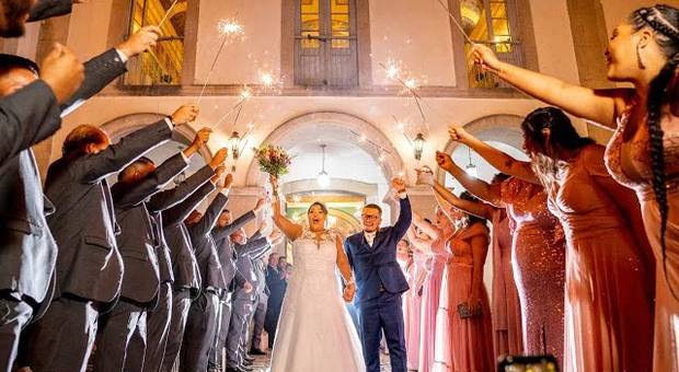 CASAMENTOS (FILME) de CASAMENTO EMOCIONANTE NA IGREJA DO VALONGO EM SANTOS-SP