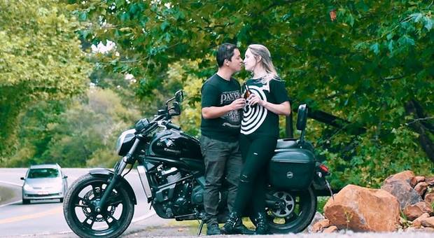 Ensaios de Casais de Michele & Gustavo - Uma aventura em duas rodas!