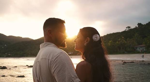 ENSAIO DE CASAL de LOVE STORY | SAVE THE DATE NA PRAIA DO GUARUJÁ-SP