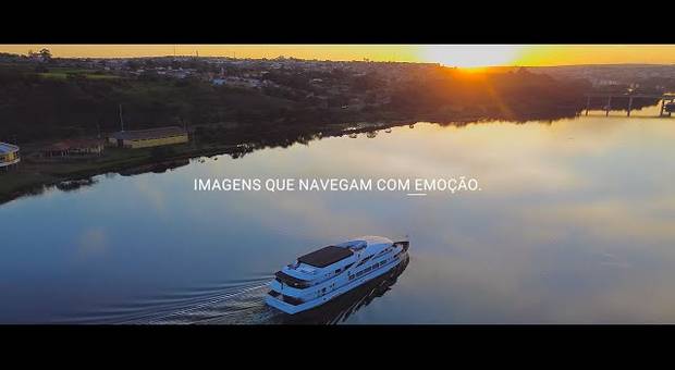 Imagens Aéreas de Drone Cinematográfico ao Pôr do Sol 