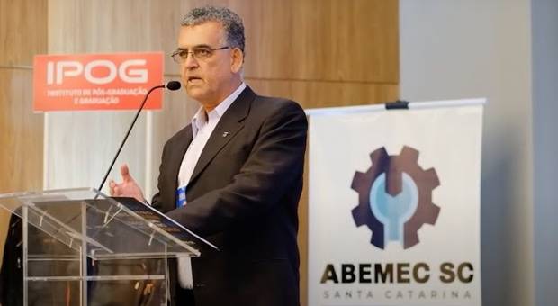 Empresarial de Workshop Perspectivas e Tendências do Ensino da Engenharia no Brasil por ABEMEC-SC