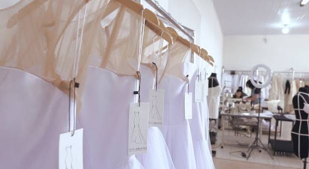 Vídeos Institucionais de Vídeo Institucional Empresa IDEAL DRESSES Fabrica de Vestido de Noiva