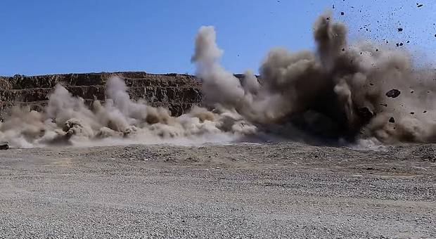 Corporate de Explonorte | Desmonte de Rocha de Alta Precisão com Explosivos