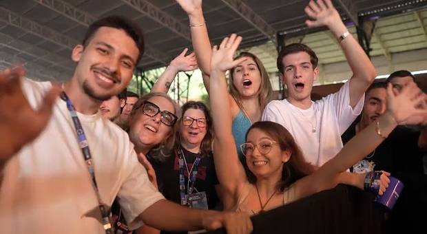 CORPORATIVO de Colgate - Festa 