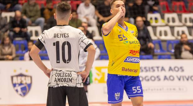 Esportes de Umuarama Futsal 5 x 1 Corinthians