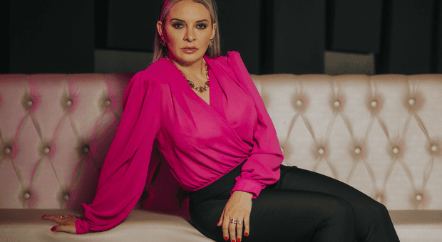 Corporativos de CARINA PREVIATO - PERFIL PROFISSIONAL