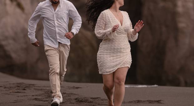 Namorados  de Sessão pré-casamento realizada na deslumbrante Praia dos Moinhos, em São Miguel