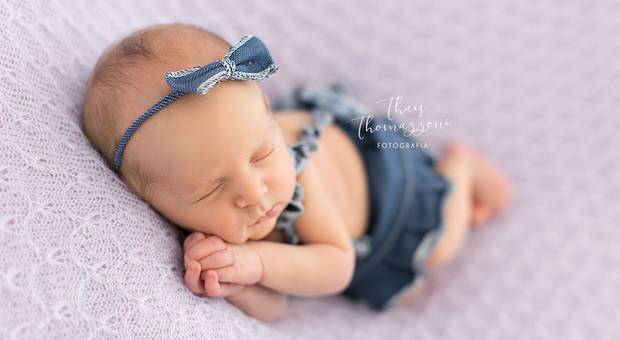 Newborn de Newborn Emília