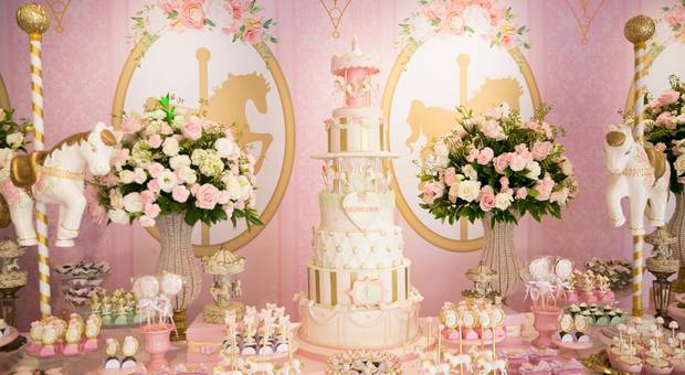 Aniversários e Eventos de Carrossel Encantando - Aniversário de 1 ano