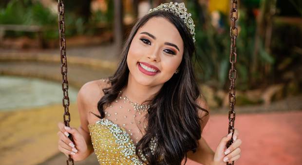 Debutante de GEOVANNA - FIFTEEN SESSION
